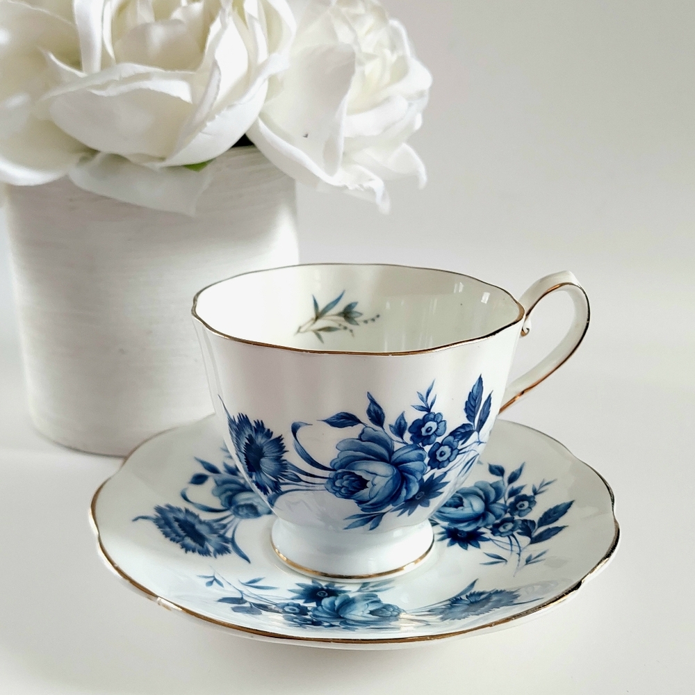 Blue and White English Bone China Tea Cup Blue Rose Pattern Made in England - Picture 1 of 9